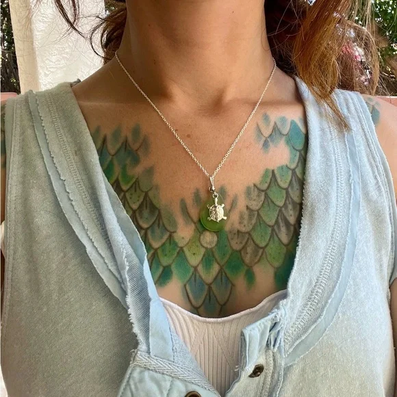 NWT Sea Glass Turtle Pendant Necklace 925 Silver Plated 18” Chain - Picture 5 of 6